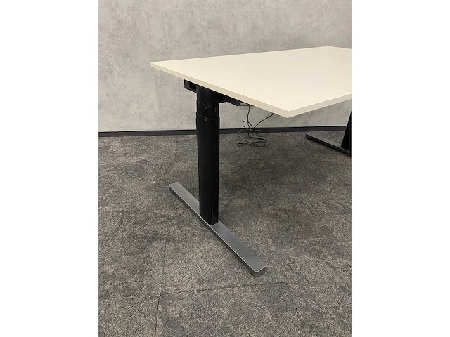 Vepa - elektrisch zit-sta bureau 140x80 - afbeelding 1 van  4