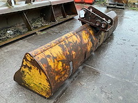 Verachtert graafbak - afbeelding 2 van  5