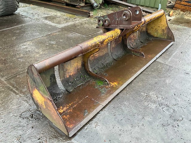 Verachtert graafbak - afbeelding 4 van  5