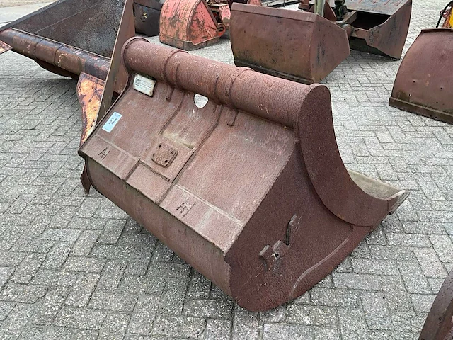 Verachtert graafbak - afbeelding 4 van  4