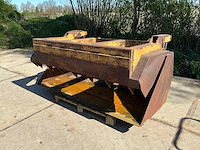 Verachtert pelikaanbak volvo ophanging - afbeelding 1 van  8