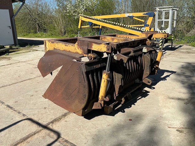 Verachtert pelikaanbak volvo ophanging - afbeelding 2 van  8