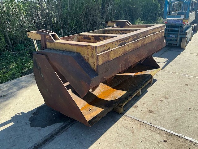 Verachtert pelikaanbak volvo ophanging - afbeelding 5 van  8