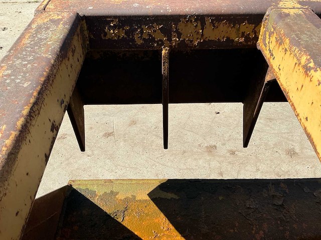 Verachtert pelikaanbak volvo ophanging - afbeelding 3 van  6