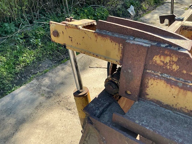 Verachtert pelikaanbak volvo ophanging - afbeelding 4 van  6