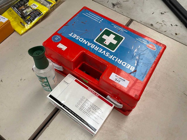 Verbanddoos en bloeddrukmeter - afbeelding 1 van  4