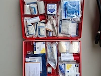 Verbanddoos met inhoud - afbeelding 2 van  4