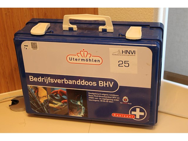 Verbanddoos utermohlen met wandbeugel met enkele verbandmiddelen. - afbeelding 1 van  2