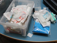 Verbandproducten in kunststof krat. - afbeelding 2 van  2