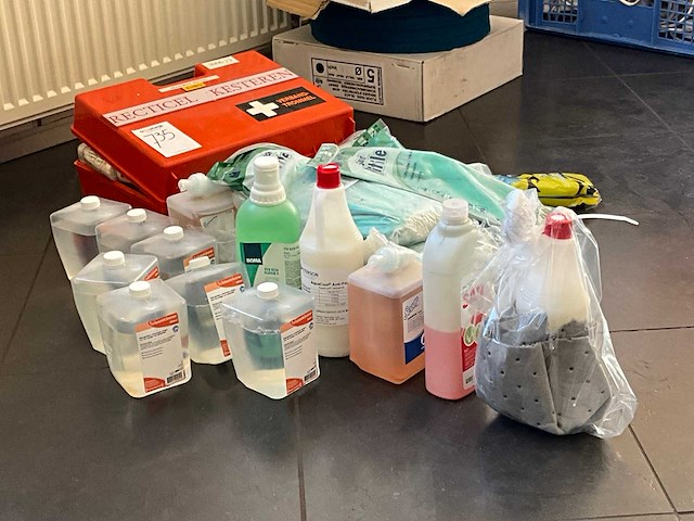 Verbandtrommel en divers - afbeelding 4 van  4