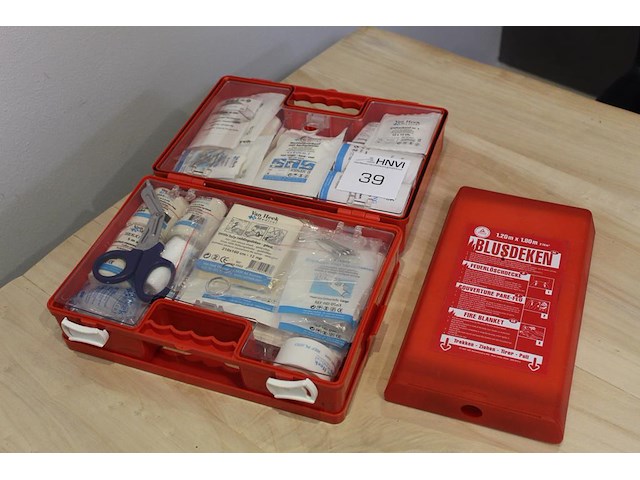 Verbandtrommel met wandbeugel en blusdeken - afbeelding 1 van  3