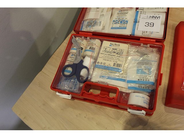 Verbandtrommel met wandbeugel en blusdeken - afbeelding 2 van  3