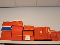 Verbandtrommels, 15 stuks, deels met wandbeugel.