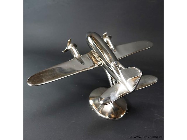 Verchroomd vliegtuig op dito standaard - afbeelding 2 van  5