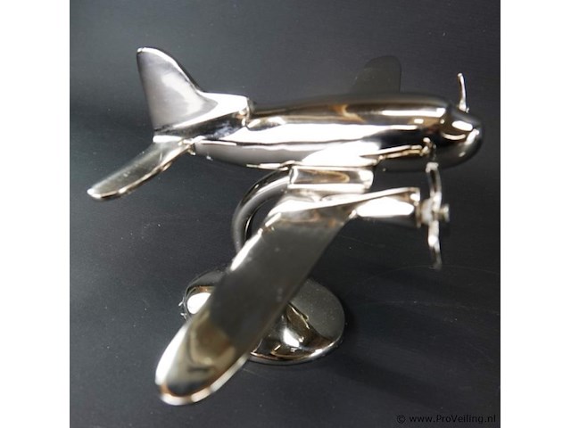 Verchroomd vliegtuig op dito standaard - afbeelding 3 van  5