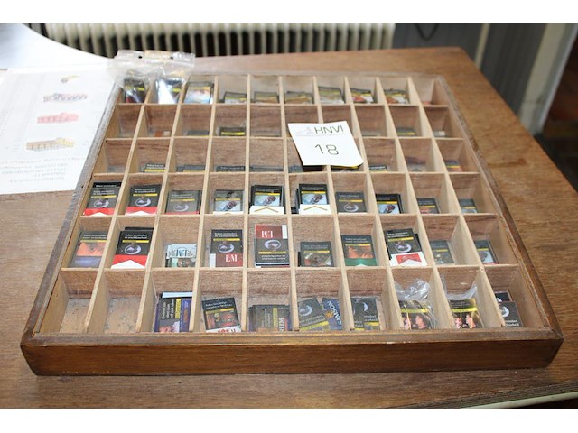 Verdeelbak met sigarettenautomaat plaatjes- - afbeelding 1 van  2