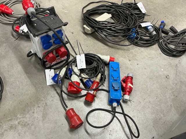 Verdeelkast en diverse verlopen - afbeelding 1 van  4