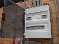 Verdeelkast hager met 3 fase hoofdschakelaar en diverse groepen. - afbeelding 2 van  3