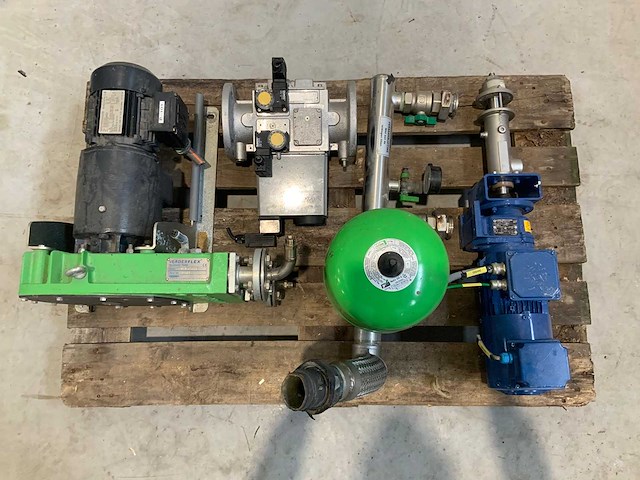 Verderflex - vloeistofpompen en elektromotoren (4x) - afbeelding 2 van  9