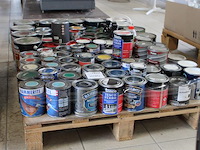 Verf, bijts, lak en hammerite op pallet in diverse kleuren, circa 80 blikken. - afbeelding 2 van  3