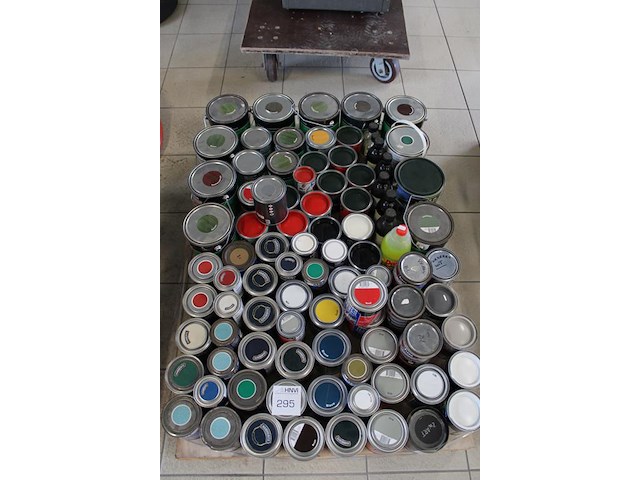Verf, bijts, lak en hammerite op pallet in diverse kleuren, circa 80 blikken. - afbeelding 3 van  3