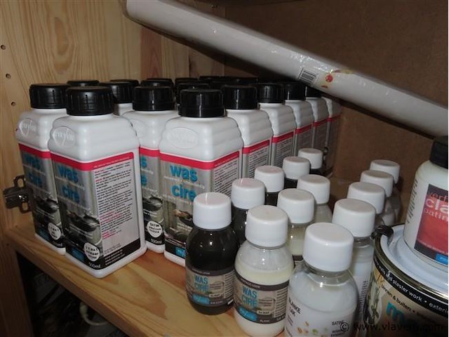 Verf, meubelwas, glitter, lijm voor bladgoud enz…. - afbeelding 3 van  4