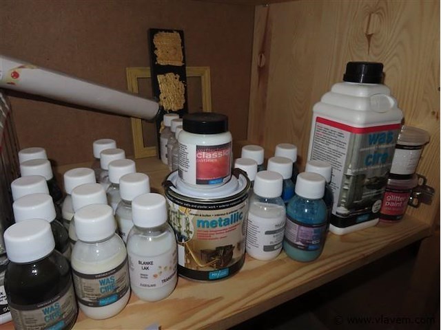 Verf, meubelwas, glitter, lijm voor bladgoud enz…. - afbeelding 4 van  4