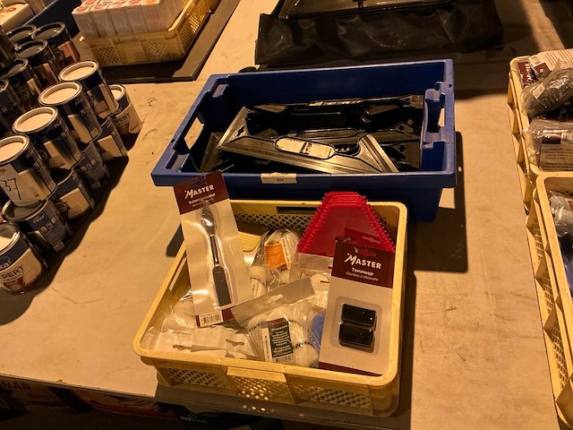 Verfaccesoires in plastic krat (2x) - afbeelding 1 van  4