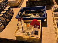 Verfaccesoires in plastic krat (2x) - afbeelding 1 van  4