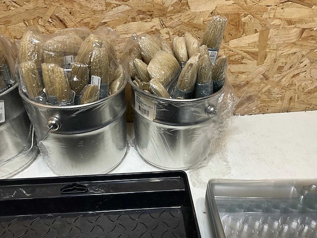 Verfkwasten en verfbakken - afbeelding 3 van  12