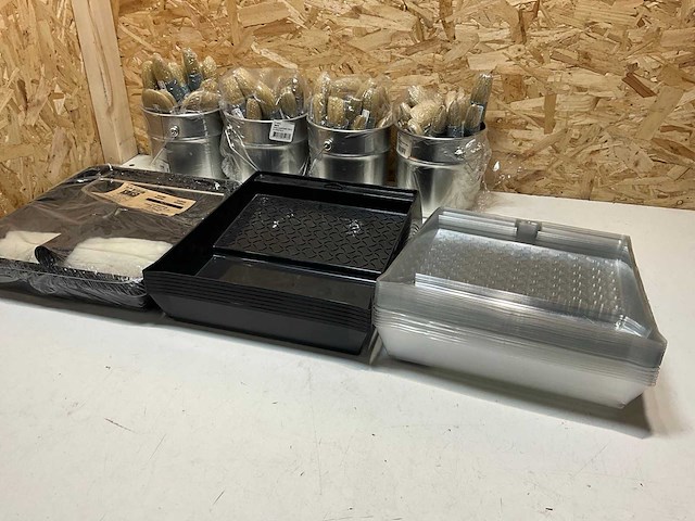 Verfkwasten en verfbakken - afbeelding 1 van  12