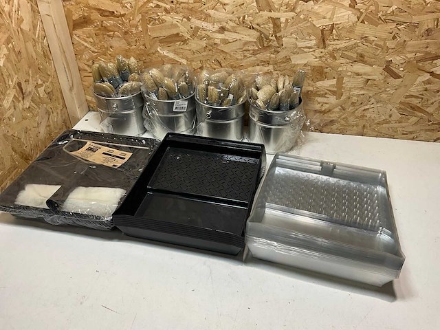 Verfkwasten en verfbakken - afbeelding 5 van  12