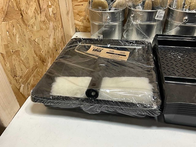 Verfkwasten en verfbakken - afbeelding 10 van  12