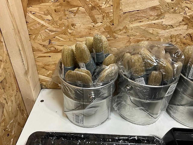 Verfkwasten en verfbakken - afbeelding 12 van  12