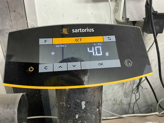 Verfmengcomputer met sartorius weegschaal - afbeelding 4 van  4