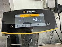 Verfmengcomputer met sartorius weegschaal - afbeelding 4 van  4