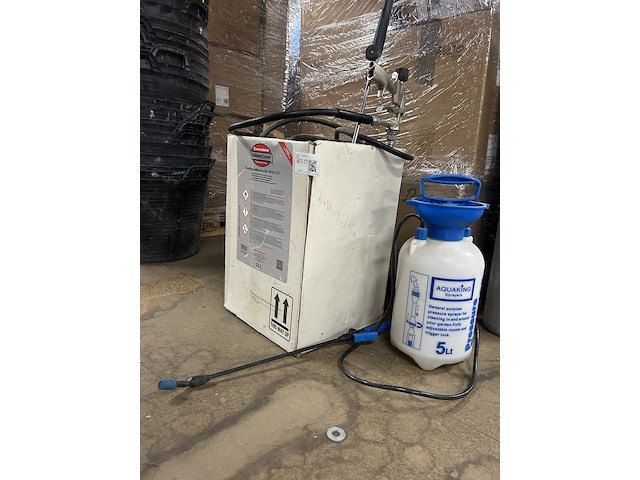 Verfspuit met epdm contactlijm - afbeelding 1 van  5