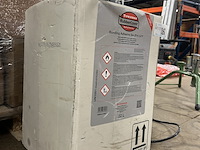 Verfspuit met epdm contactlijm - afbeelding 2 van  5