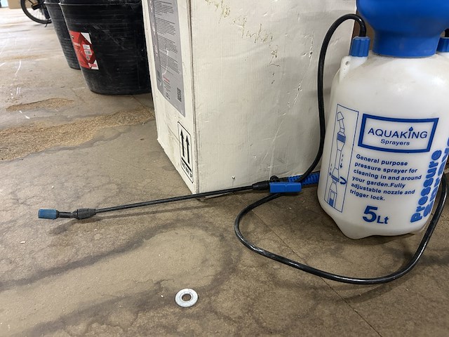 Verfspuit met epdm contactlijm - afbeelding 5 van  5