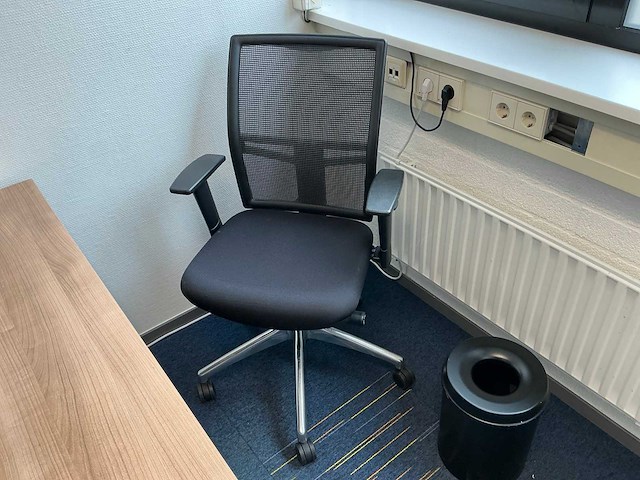 Vergader/ kantoorruimte (2x) - afbeelding 23 van  34