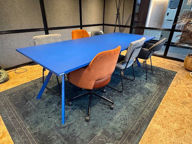 Vergaderopstelling - vergadertafel huislijn 240x100cm + 6 vergaderstoelen - afbeelding 1 van  8