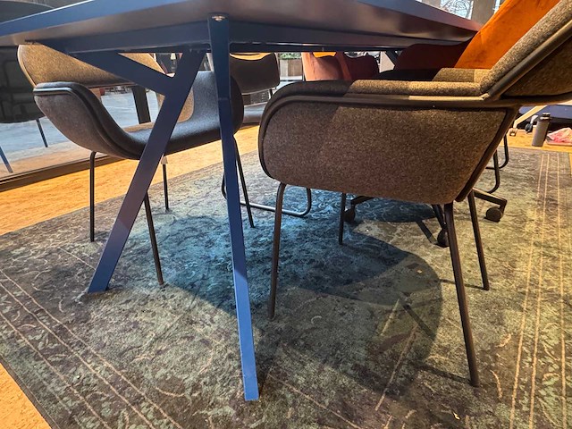 Vergaderopstelling - vergadertafel huislijn 240x100cm + 6 vergaderstoelen - afbeelding 6 van  8