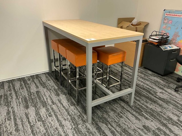 Vergaderstoel met krukken - afbeelding 1 van  6