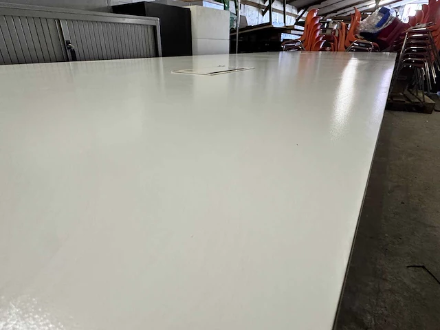 Vergadertafel 400x120x75cm v.v. stroomvoorzieningen - afbeelding 3 van  6