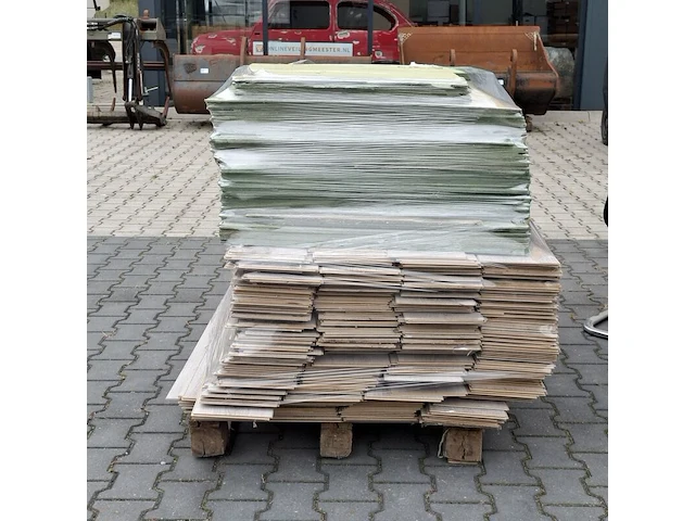 Vergadertafel met 10x stoel en ca. 70 m² laminaatvloer - afbeelding 2 van  13
