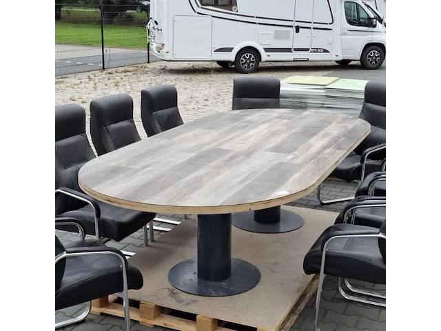 Vergadertafel met 10x stoel en ca. 70 m² laminaatvloer - afbeelding 7 van  13