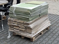 Vergadertafel met 10x stoel en ca. 70 m² laminaatvloer - afbeelding 12 van  13