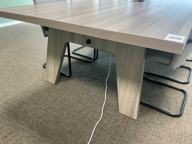 Vergadertafel met 12 vergaderstoelen - afbeelding 3 van  9