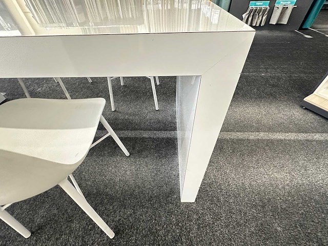 Vergadertafel met 4 crassevig stoelen - afbeelding 4 van  4