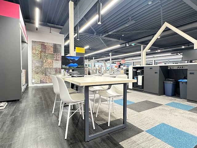 Vergadertafel met 4 crassevig stoelen - afbeelding 1 van  4